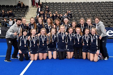WEB GSAL U16 hockey team with bronze medals at national schools final